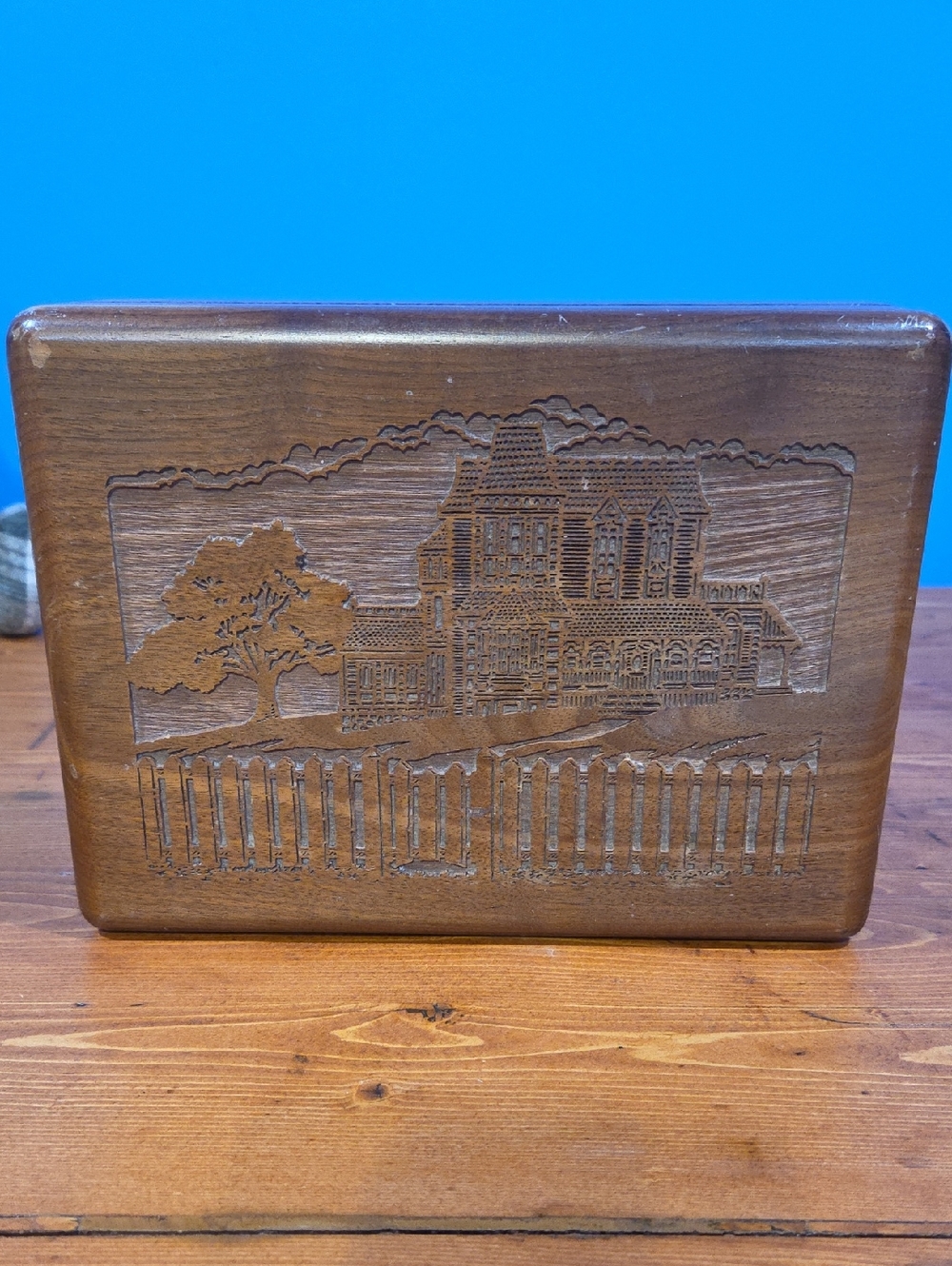 Wood Laser-carvered House Motif Decorative Walnut  Jewelry Box
